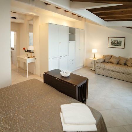 Marina Di Savoca Apartment Santa Teresa Di Riva Bagian luar foto