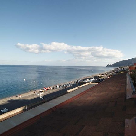 Marina Di Savoca Apartment Santa Teresa Di Riva Bagian luar foto