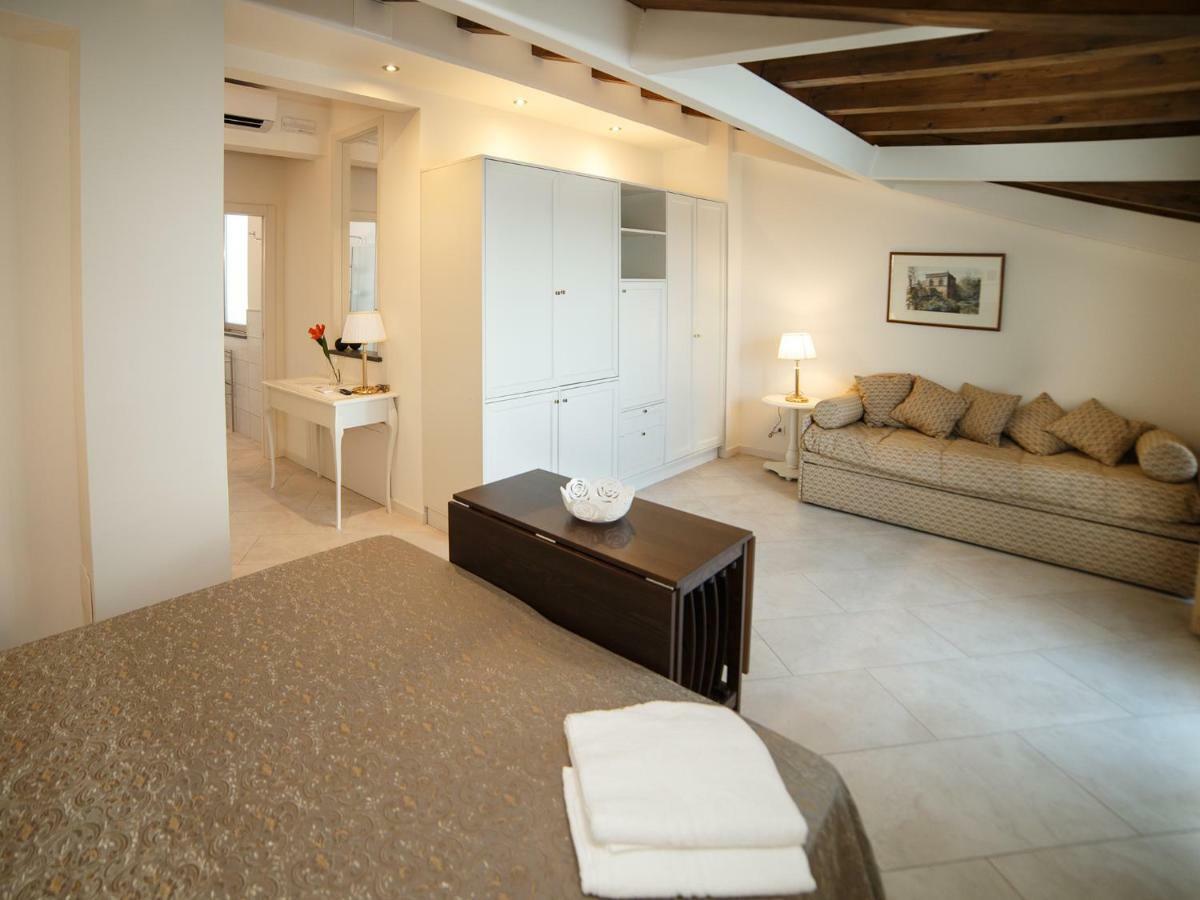Marina Di Savoca Apartment Santa Teresa Di Riva Bagian luar foto