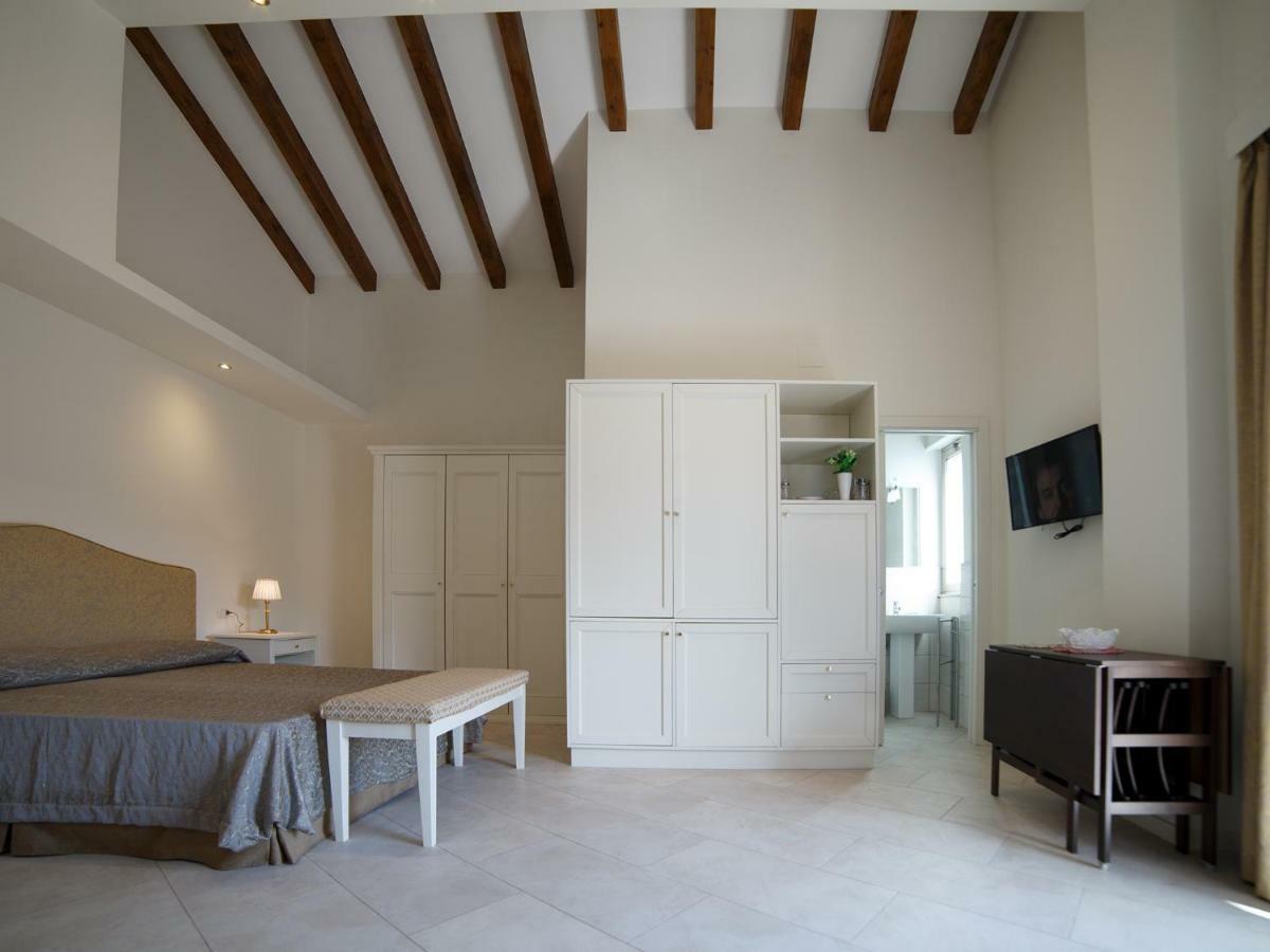 Marina Di Savoca Apartment Santa Teresa Di Riva Bagian luar foto