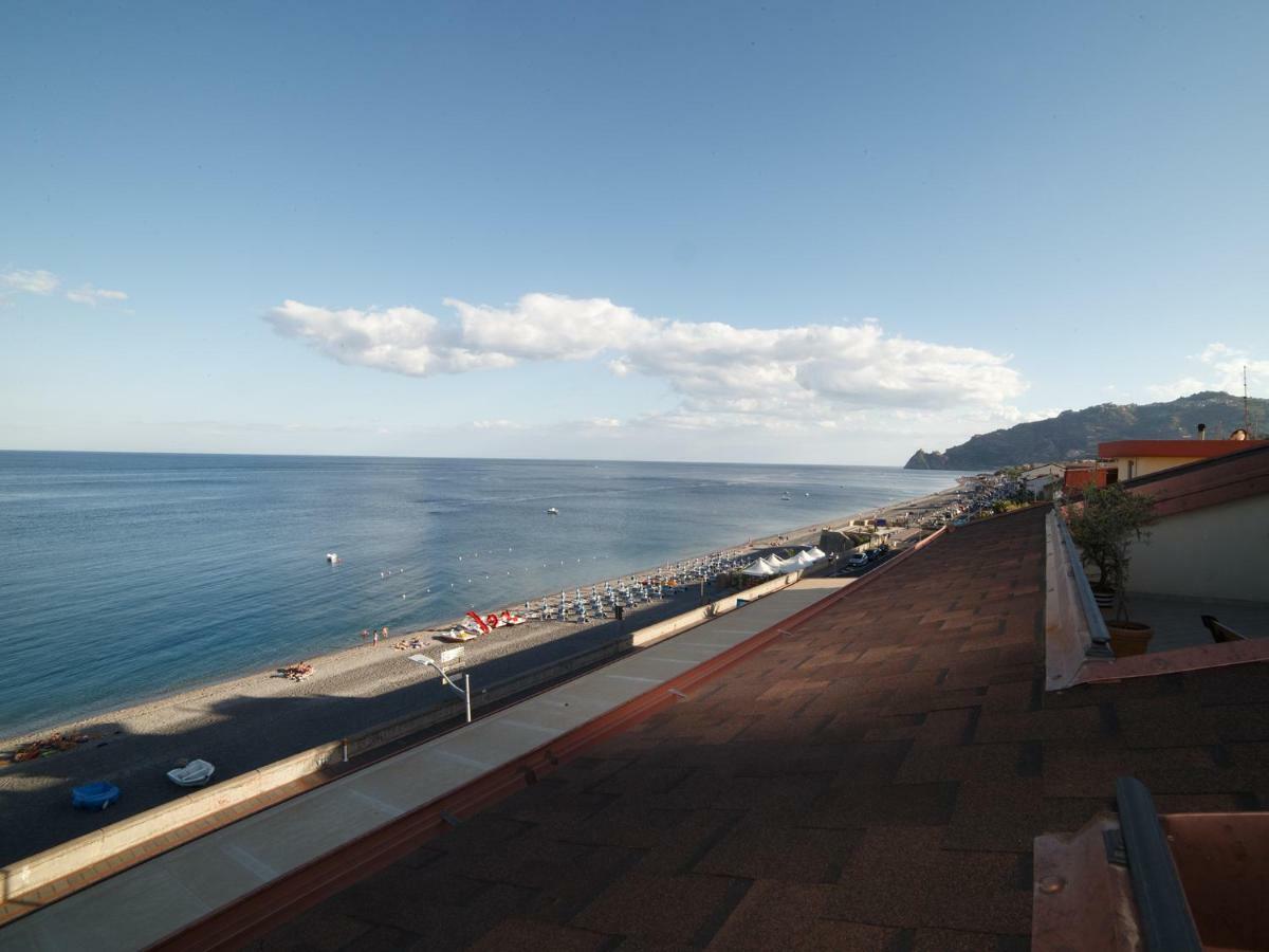 Marina Di Savoca Apartment Santa Teresa Di Riva Bagian luar foto