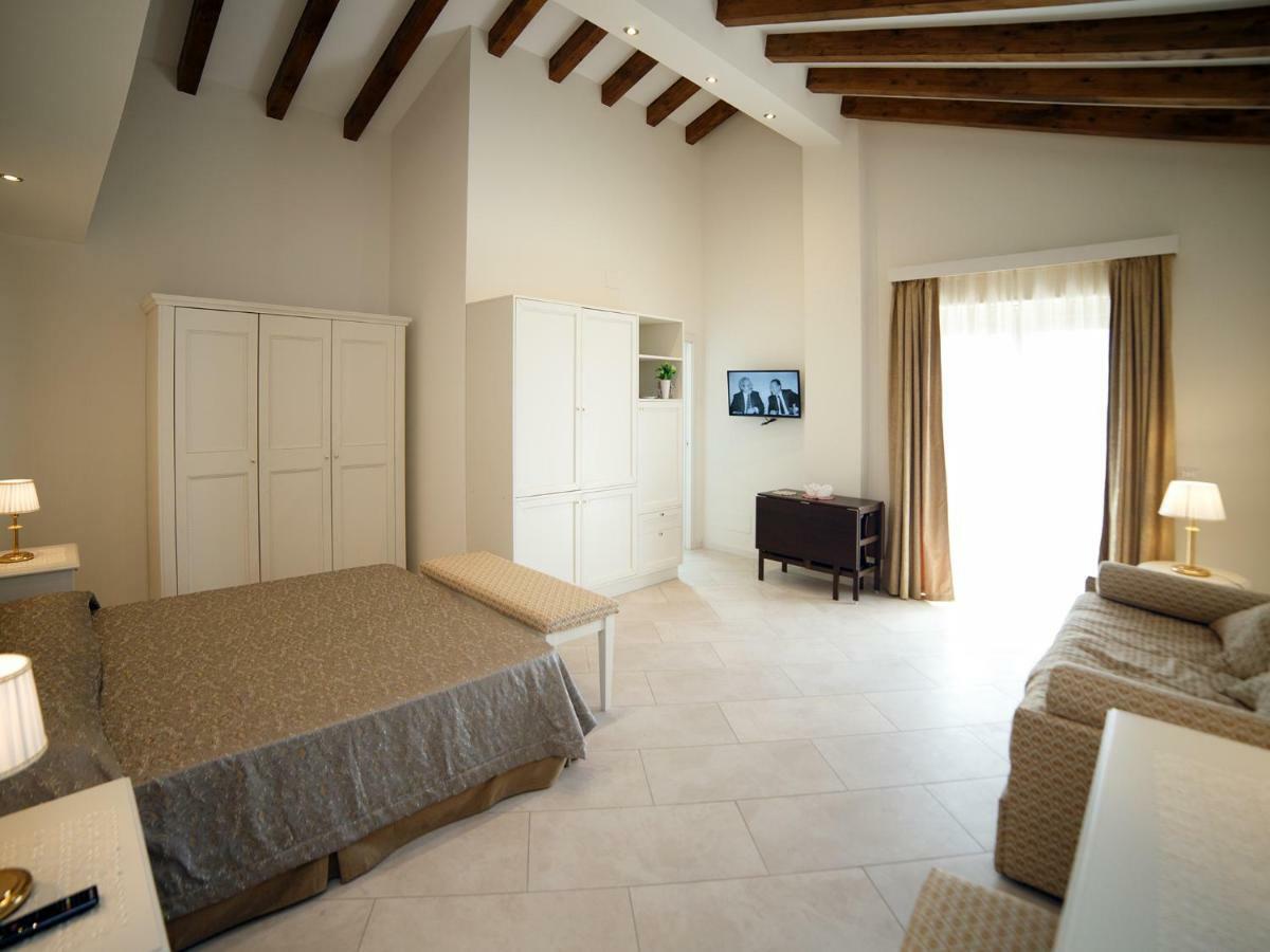 Marina Di Savoca Apartment Santa Teresa Di Riva Bagian luar foto