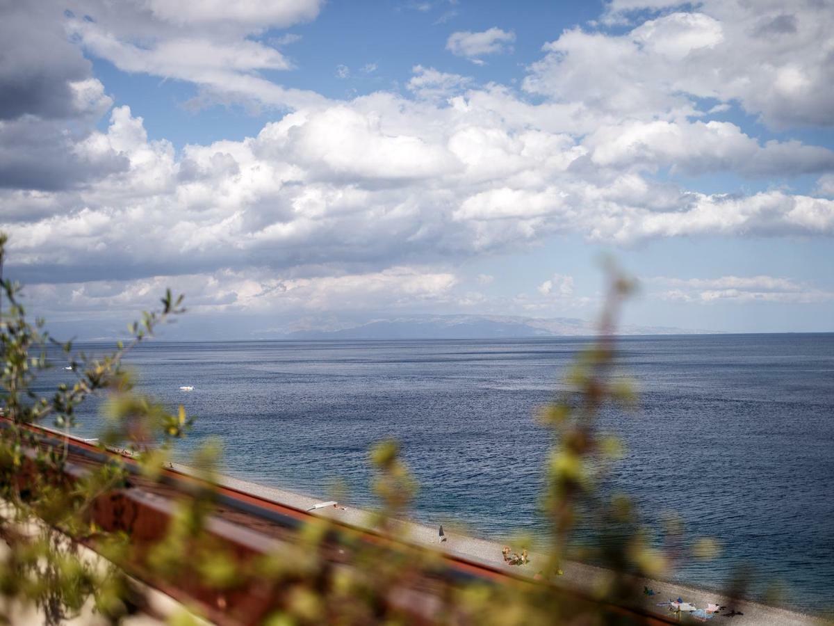 Marina Di Savoca Apartment Santa Teresa Di Riva Bagian luar foto