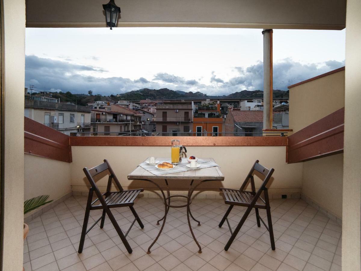 Marina Di Savoca Apartment Santa Teresa Di Riva Bagian luar foto