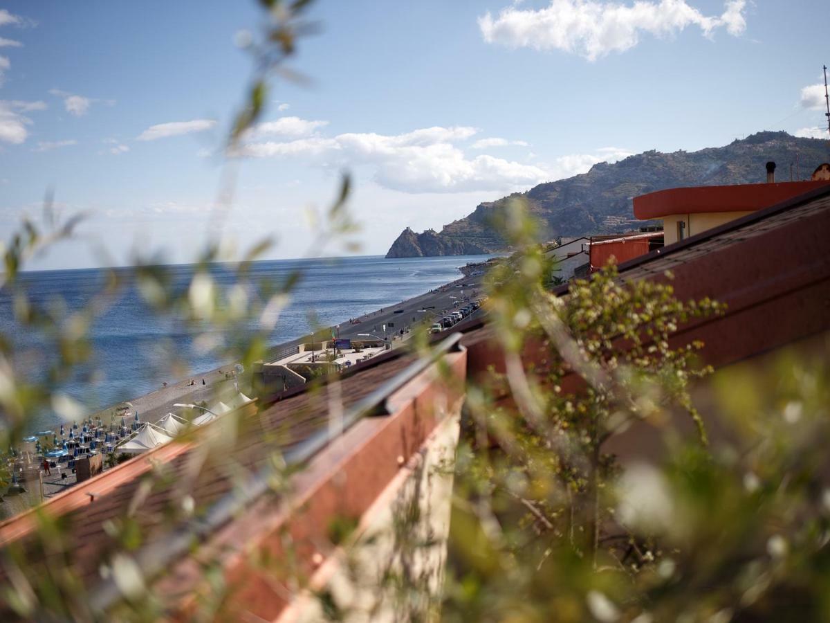 Marina Di Savoca Apartment Santa Teresa Di Riva Bagian luar foto