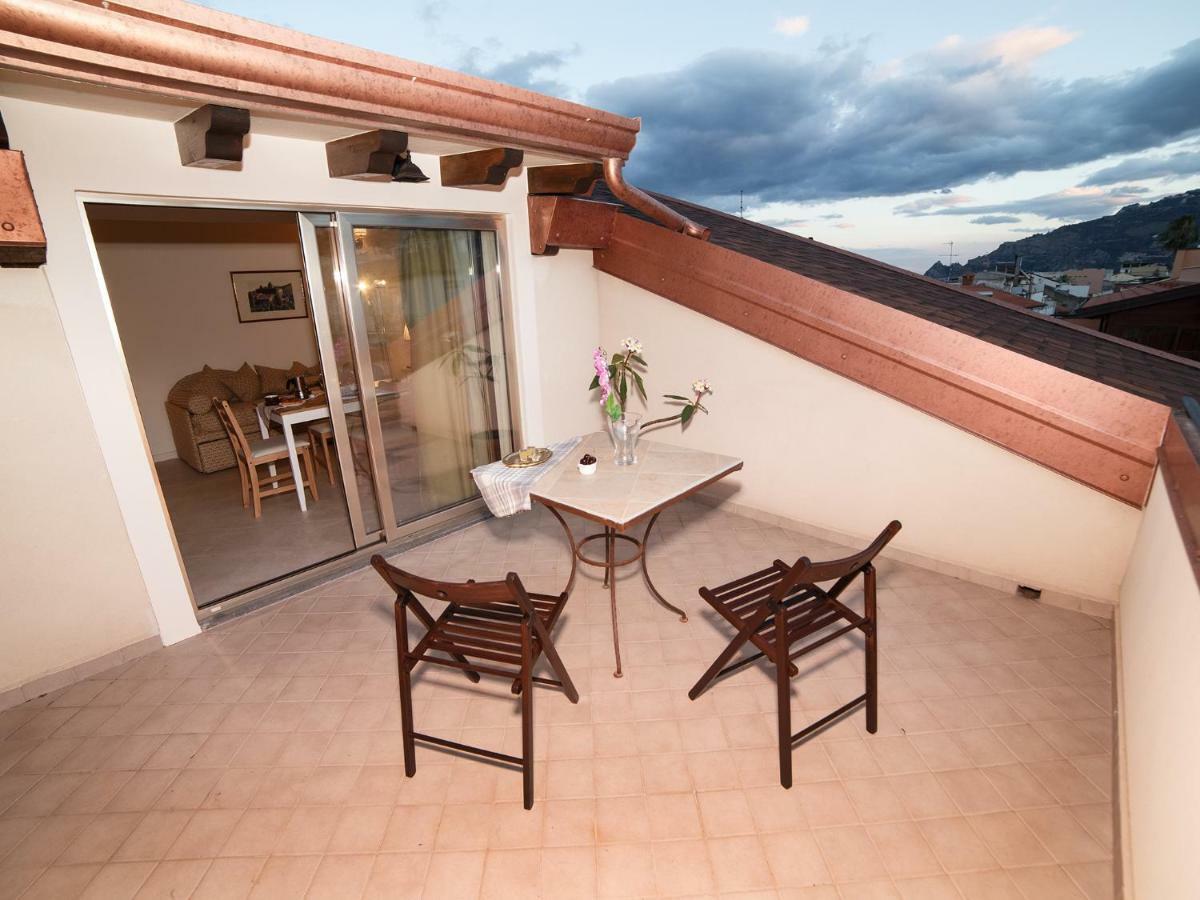 Marina Di Savoca Apartment Santa Teresa Di Riva Bagian luar foto