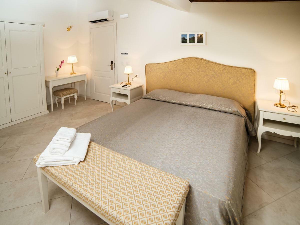 Marina Di Savoca Apartment Santa Teresa Di Riva Bagian luar foto