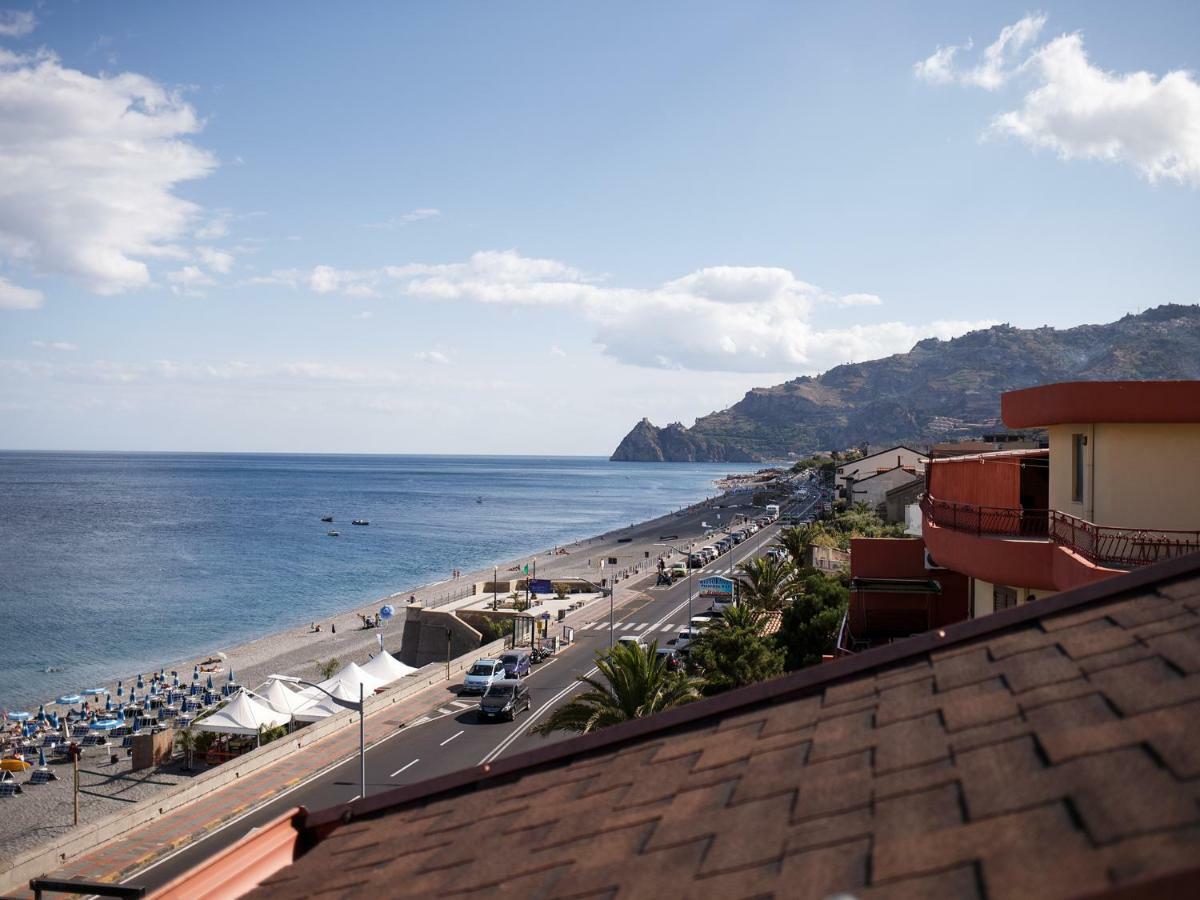 Marina Di Savoca Apartment Santa Teresa Di Riva Bagian luar foto