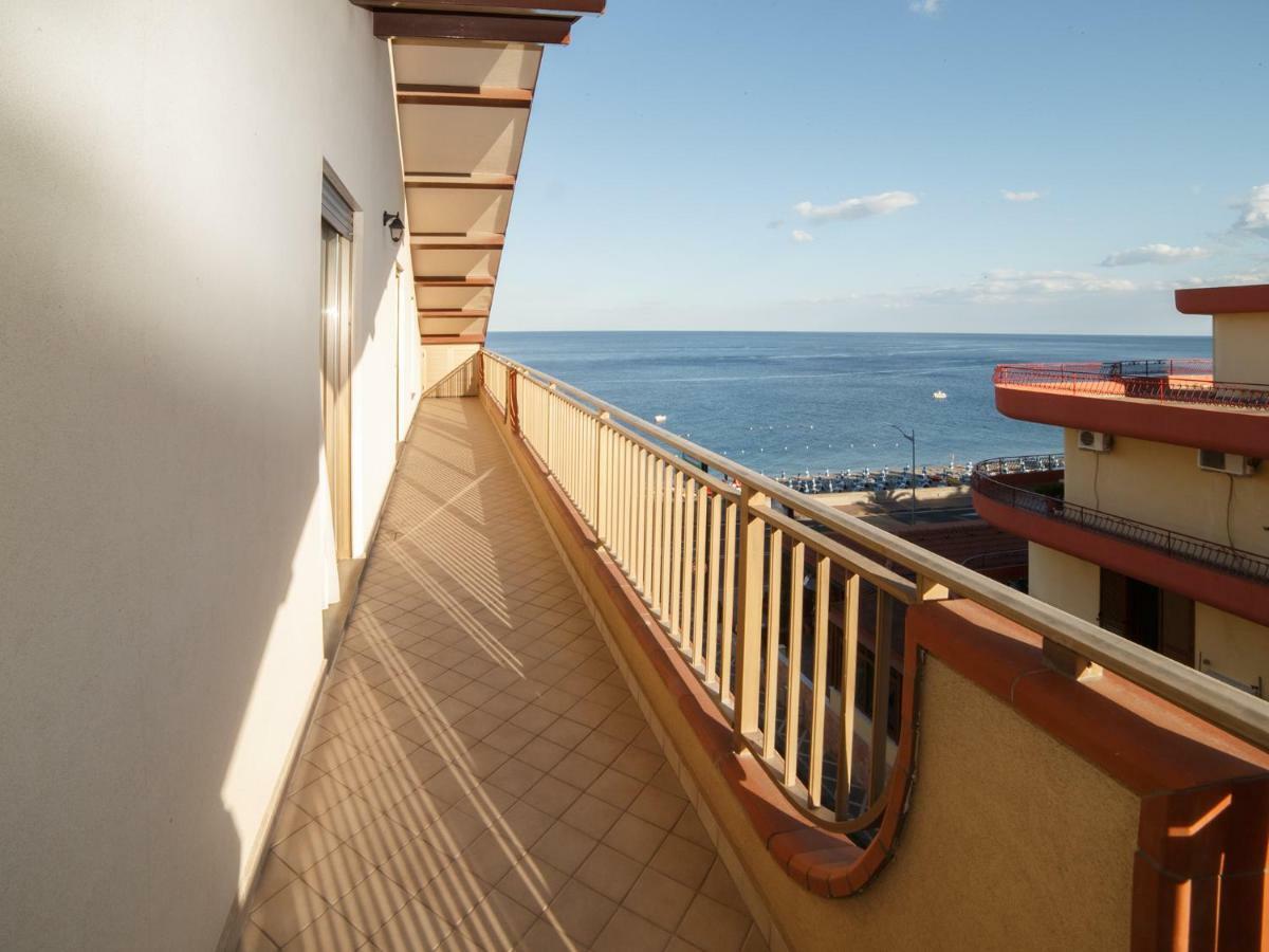 Marina Di Savoca Apartment Santa Teresa Di Riva Bagian luar foto