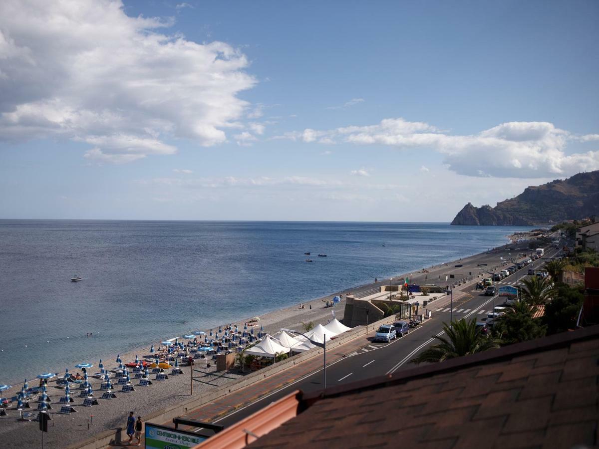 Marina Di Savoca Apartment Santa Teresa Di Riva Bagian luar foto